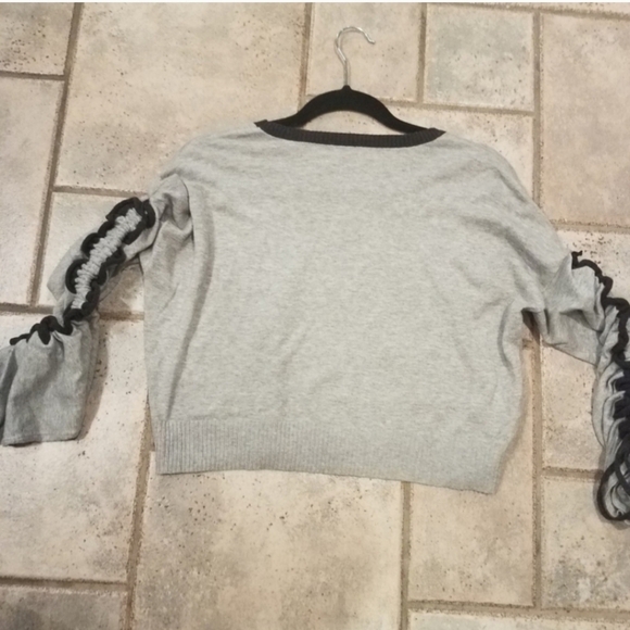 BCBGeneration Grey Cropped Sweater Sz S - Picture 7 of 11